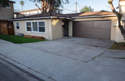 North Redondo House | Charming 2-bedroom house in lovely Redondo Beach with WiFi