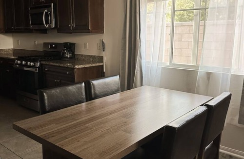 Fontana House | Charming 2-bedroom/2 Bath house with WiFi, AC and Heating in wonderful Fontana