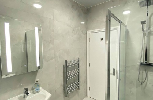Elmers End Apartment | Charming 2-Bedroom Apartment in the Heart of Beckenham