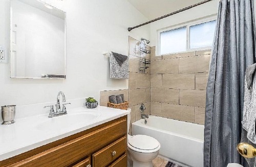 Inglewood Apartment | Charming 2-bedroom apartment in lovely Inglewood with WiFi UNIT 5