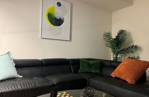 Downtown Apartment | Charming 2-Bedroom Apartment in Glendale