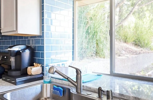 Martinez Apartment | Charming 2-bedroom apartment with AC, WiFi in welcoming Martinez