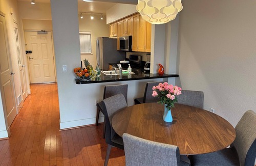 Emeryville Condo | Charming 2-bedroom condo with Golden Gate and Bay Bridge View in Emeryville