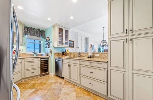 Bluff Park Condo | Charming 2-bedroom condo in delightful Long Beach with AC, WiFi