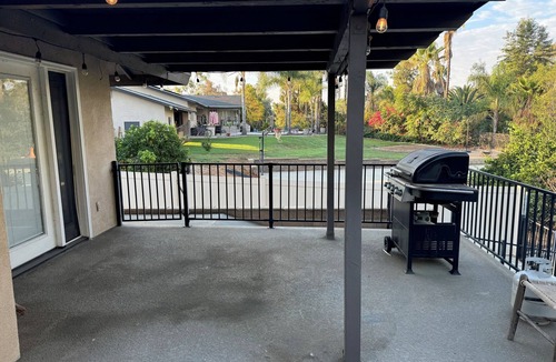 Riverside House | Charming 2-bedroom Guest House in Riverside with WiFi and AC
