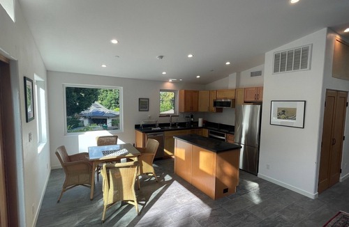 Goleta House | Charming 2-bedroom guest house in quiet neighborhood. nn