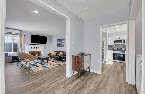 Inglewood House | Charming 2-bedroom house with AC, High Speed WiFi in peaceful Inglewood