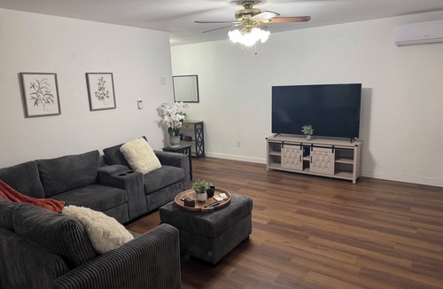 Arlington House | Charming 2-bedroom house in lovely Riverside with AC
