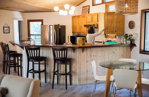 Timber Cove House | Charming 2-bedroom house near the coast in Jenner with WiFi and AC