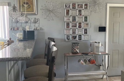 Bakersfield House | Charming 2-bedroom house with WiFi, AC in Bakersfield