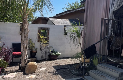 Bakersfield House | Charming 2-bedroom house with WiFi, AC in Bakersfield