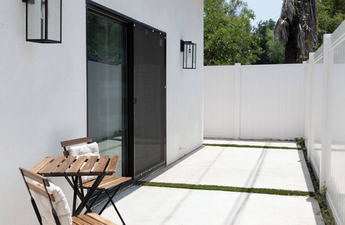 North Hollywood House | Charming 2-bedroom house in delightful Los Angeles with parking and laundry