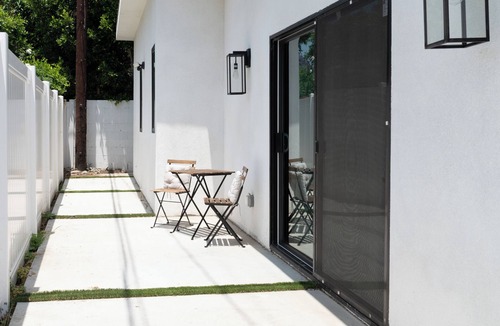 North Hollywood House | Charming 2-bedroom house in delightful Los Angeles with parking and laundry