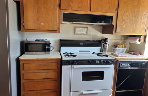 Midway City House | Charming 2-bedroom house in Disneyland SoCal Midway City