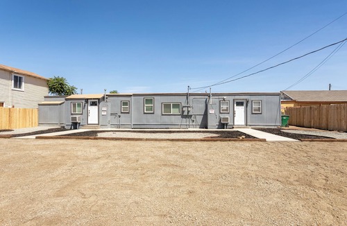 Porterville House | Charming 2-bedroom house with AC, WiFi in enchanting Porterville