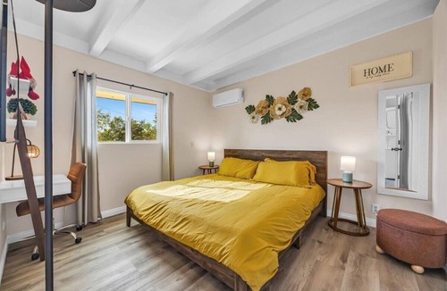 Westminster Apartment | Charming 2-bedroom studio in Westminster with AC, WiFi. Enjoy your stay!