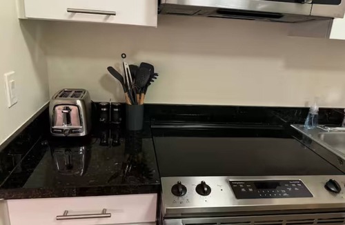 Downtown Apartment | Charming 2-BR 2-BA 4 Beds Apt in Glendale