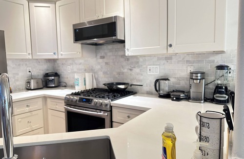 Oak Creek House | Charming 2B&3B townhome in Oak Creek Irvine