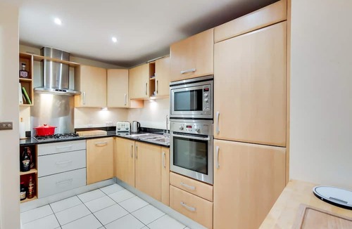 King's Cross Apartment | Charming 2BDR London Apt in Kings Cross Sleeps 5