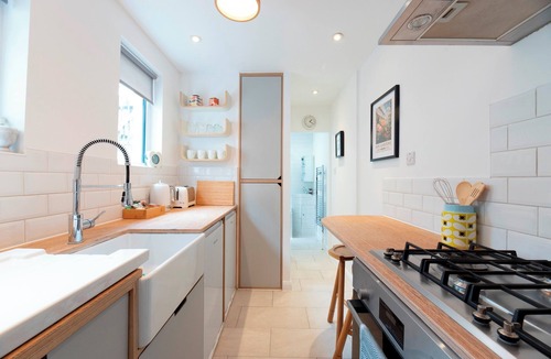 North Richmond House | Charming 2BR Cottage in Richmond, 20 mins C London - Pass the Keys