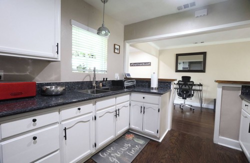 Los Angeles House | Charming 3-bd home in lovely LA near LAX, DTLA, SoFi, Intuit, Beaches, Dignity