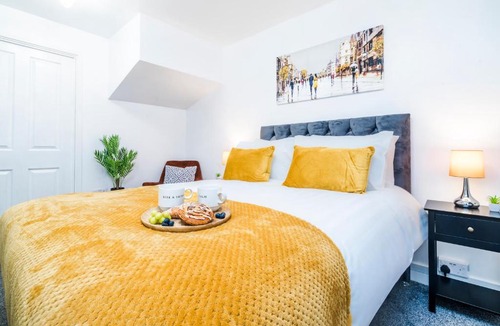 Oadby House | Charming 3-Bed House, Accommodates 6, Fast Wi-Fi, Perfect for Long Term Stays