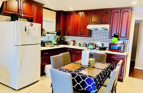 Bassett House | Charming 3-bedroom house with AC in Avocado Heights