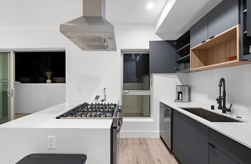 West Hollywood Condo | Charming 3-bedroom condo with AC and WiFi in lovely West Hollywood