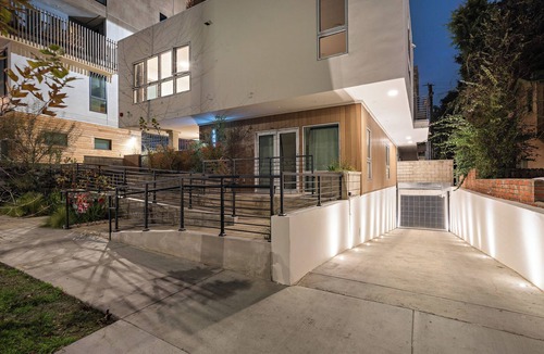 West Hollywood Condo | Charming 3-bedroom condo with AC and WiFi in lovely West Hollywood