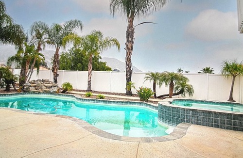 Moreno Valley House | Charming 3-bedroom house in Moreno Valley with huge pool ,spa and connected lake