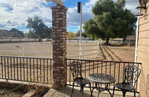 Canyon Country House | Charming 3-Bedroom Newly Remodeled Guest House on Equestrian Ranch