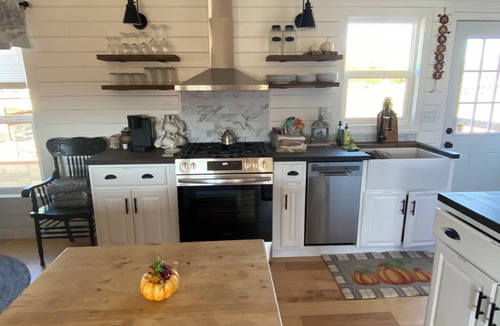 California Wine Country Cottage | Charming 3-bedroom 2 bath cottage with vinyard views in welcoming Hopland