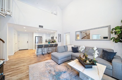 Irvine Bed & Breakfast | Charming 3-bedroom B&B with AC and fitness room in Irvine
