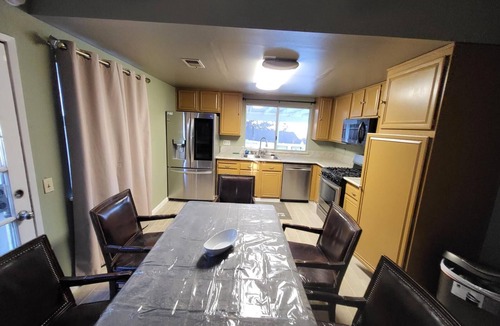 Lancaster House | Charming 3-bedroom house in enchanting Lancaster with AC, WiFi