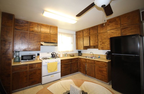 Lancaster House | Charming 3-bedroom house with WiFi, AC Near Downtown Lancaster
