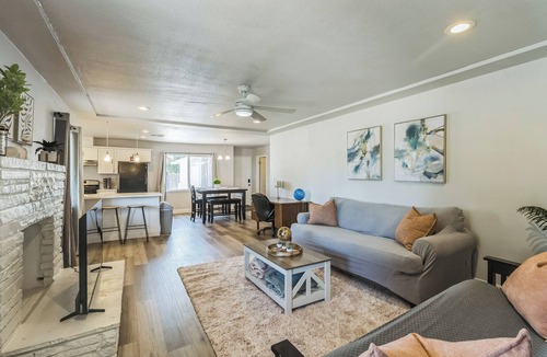 Raisin House | Charming 3-bedroom house with wifi, AC and smart tvs in every room