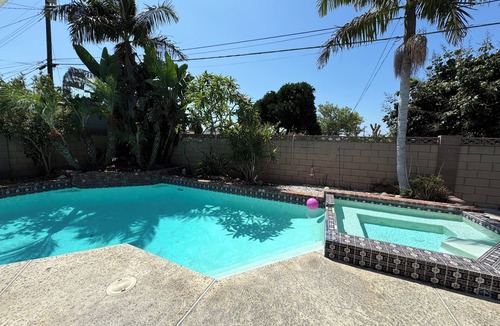 Sherwood Forest and Thistle Development House | Charming 3-bedroom single house in Anaheim with WiFi, AC. Close to DISNEYLAND