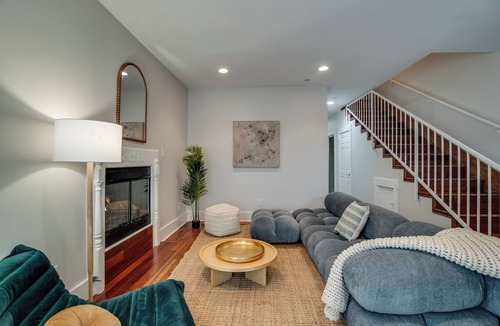 North Central House | Charming 3-bedroom townhome in Pasadena!