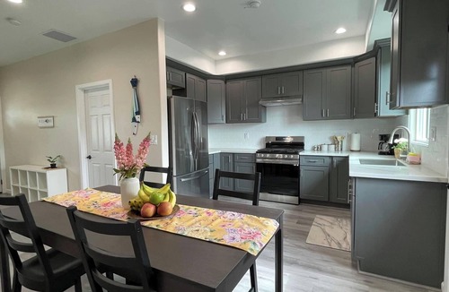 Garden Grove House | Charming 3-bedroom house Tropical theme delightful Garden Grove