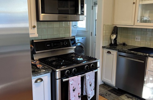 Sherman Oaks House | Charming 3-bedroom house in gorgeous Los Angeles with WiFi, AC