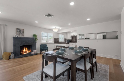 Canoga Park House | Charming 3-bedroom house in marvelous Los Angeles with AC
