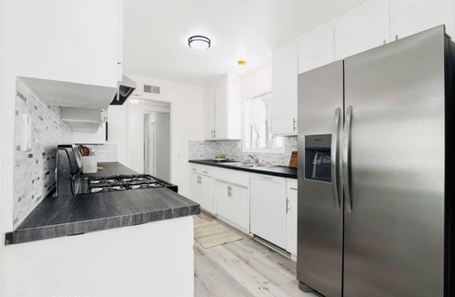 Canoga Park House | Charming 3-bedroom house in Peaceful West Hills, Los Angeles