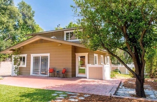 Arcadia House | Charming 3-bedroom house with a pool, jacuzzi, AC & WiFi in lovely Sierra Madre