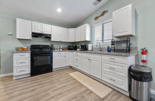 Springville House | Charming 3-bedroom Cottage, near the Springville Ranch& Sequoia National Forest