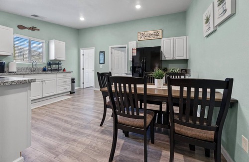 Springville House | Charming 3-bedroom Cottage, near the Springville Ranch& Sequoia National Forest