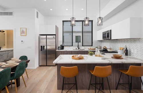 Hollywood House | Charming 3 bedrooms and 3.5 baths home with private car garage in the heart of Hollywood