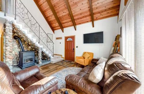 Pla-Vada Woodlands House | Charming 3BR Cabin Close to Donner Lake