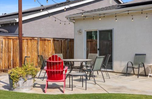 Greenacres House | Charming 3BR in Shafter with Backyard & Garage