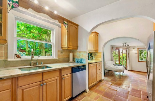 Ocean Park House | Charming 4+2 House in Heart of Santa Monica, walk 2 Beach, Main St, Venice &More