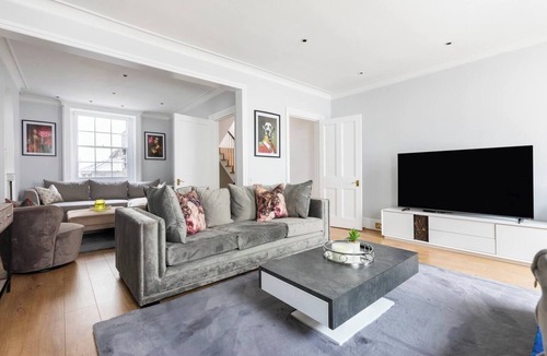 Belgravia House | Charming 4 Bed Townhouse Opposite Buckingham Palace